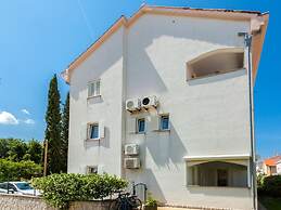 Modern Apartment With Roof Terrace Near the Beach