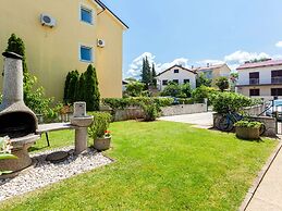 Modern Apartment With Roof Terrace Near the Beach
