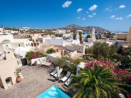 Villa in Santorini With Stunning Outdoor Kitchen