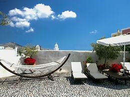 Villa in Santorini With Stunning Outdoor Kitchen