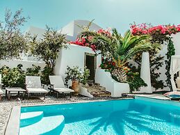 Villa in Santorini With Stunning Outdoor Kitchen