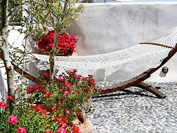 Villa in Santorini With Stunning Outdoor Kitchen