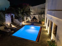 Villa in Santorini With Stunning Outdoor Kitchen