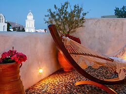 Villa in Santorini With Stunning Outdoor Kitchen
