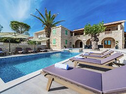 Villa in Sukosan With Sauna and Pool