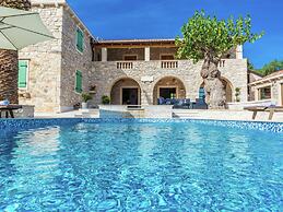 Villa in Sukosan With Sauna and Pool