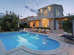 Beautiful Villa 100m From the sea