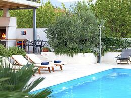 Beautiful Villa 100m From the sea