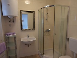 Spacious Apartment With Terrace, Near the Beach