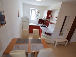 Spacious Apartment With Terrace, Near the Beach