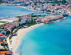 Spacious Apartment With Terrace, Near the Beach