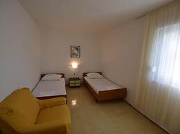 Spacious Apartment With Terrace, Near the Beach