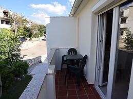 Comfortable Apartment With Balcony and Outdoor Kitchen