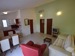 Comfortable Apartment With Balcony and Outdoor Kitchen