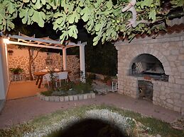 Nice Apartment With Balcony and Sea View, Outdoor Kitchen for use