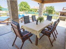 Roofed Villa in Istria With Private Pool