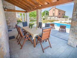 Roofed Villa in Istria With Private Pool