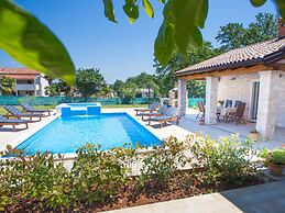 Roofed Villa in Istria With Private Pool