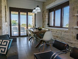 Luxury Villa in Agia Triada With Swimming Pool