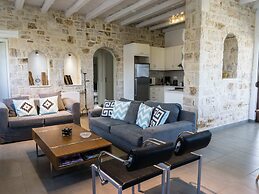 Luxury Villa in Agia Triada With Swimming Pool