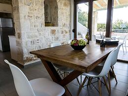 Luxury Villa in Agia Triada With Swimming Pool