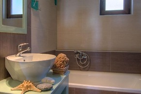 Luxury Villa in Agia Triada With Swimming Pool