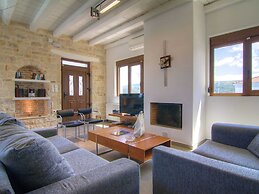 Luxury Villa in Agia Triada With Swimming Pool