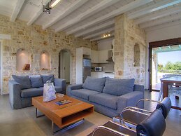 Luxury Villa in Agia Triada With Swimming Pool