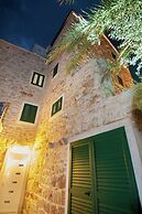 Sea-view Villa in Bol with Hot Tub, Sauna, Whirlpool