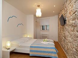 Sea-view Villa in Bol with Hot Tub, Sauna, Whirlpool