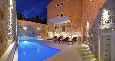 Sea-view Villa in Bol with Hot Tub, Sauna, Whirlpool