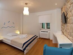 Sea-view Villa in Bol with Hot Tub, Sauna, Whirlpool