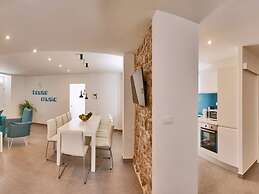 Sea-view Villa in Bol with Hot Tub, Sauna, Whirlpool