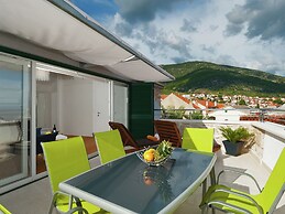 Sea-view Villa in Bol with Hot Tub, Sauna, Whirlpool