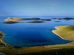 Nice Apartment With Roofed Terrace, Near the Sea