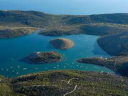 Modern Holiday Home With Terrace, Near the Sea
