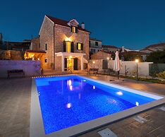 Modern Villa in Grohote With Pool