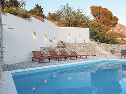 Villa in Podgora With Heated Pool