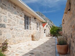 Villa in Podgora With Heated Pool