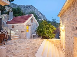 Villa in Podgora With Heated Pool