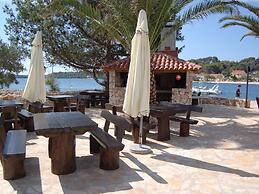 Comfortable Apartment With Roof Terrace and Sea View