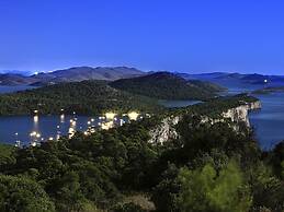 Comfortable Apartment With Roof Terrace and Sea View