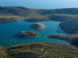 Comfortable Apartment With Roof Terrace and Sea View