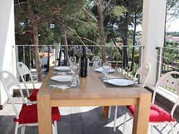 Comfortable Apartment With Roof Terrace and Sea View