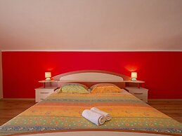 Adorable Holiday Home With Private Pool & Terrace With Barbecue