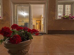 Adorable Holiday Home With Private Pool & Terrace With Barbecue