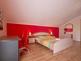 Adorable Holiday Home With Private Pool & Terrace With Barbecue