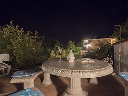 Adorable Holiday Home With Private Pool & Terrace With Barbecue