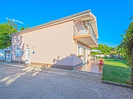 Adorable Holiday Home With Private Pool & Terrace With Barbecue