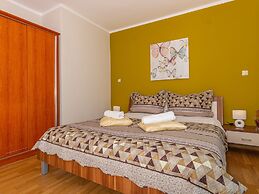 Apartment in Dramalj With Swimming Pool